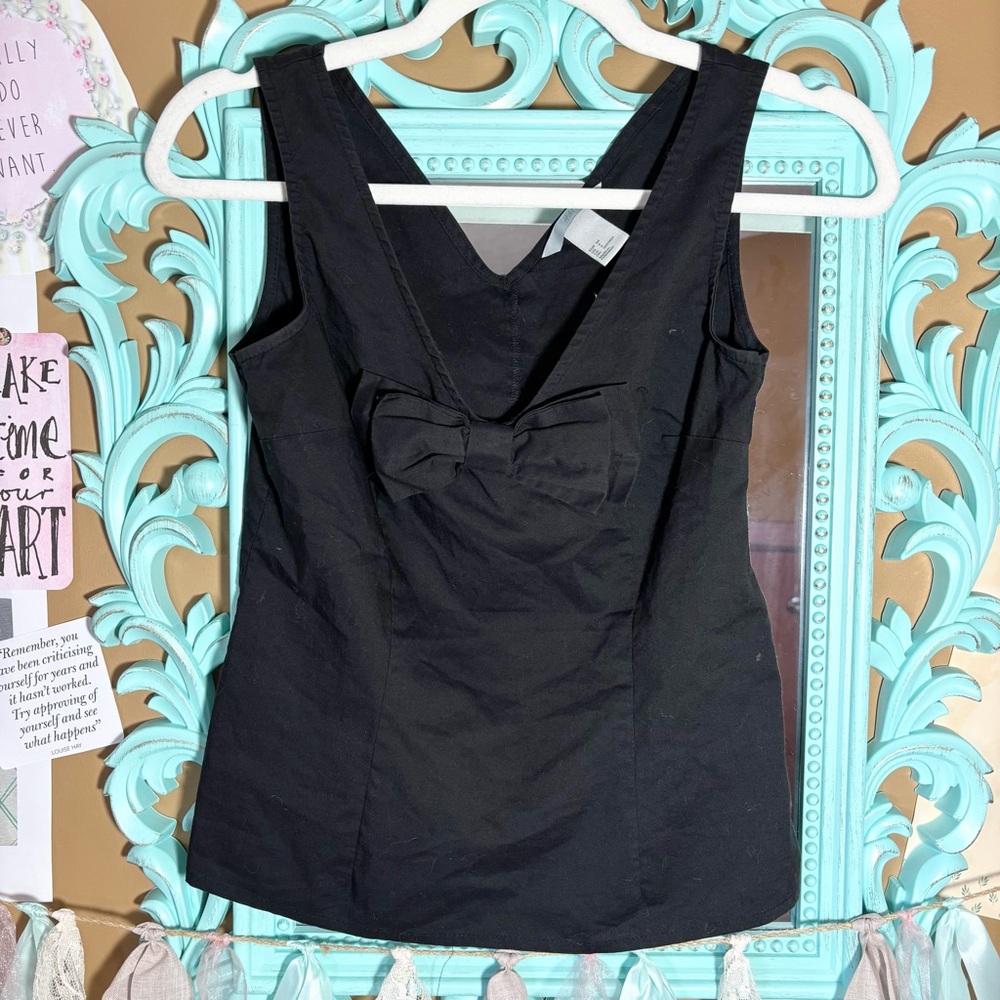 H&M Black Deep V-Neckline Sleeveless Top Blouse Front Bow Detail Women’s US Sz.4